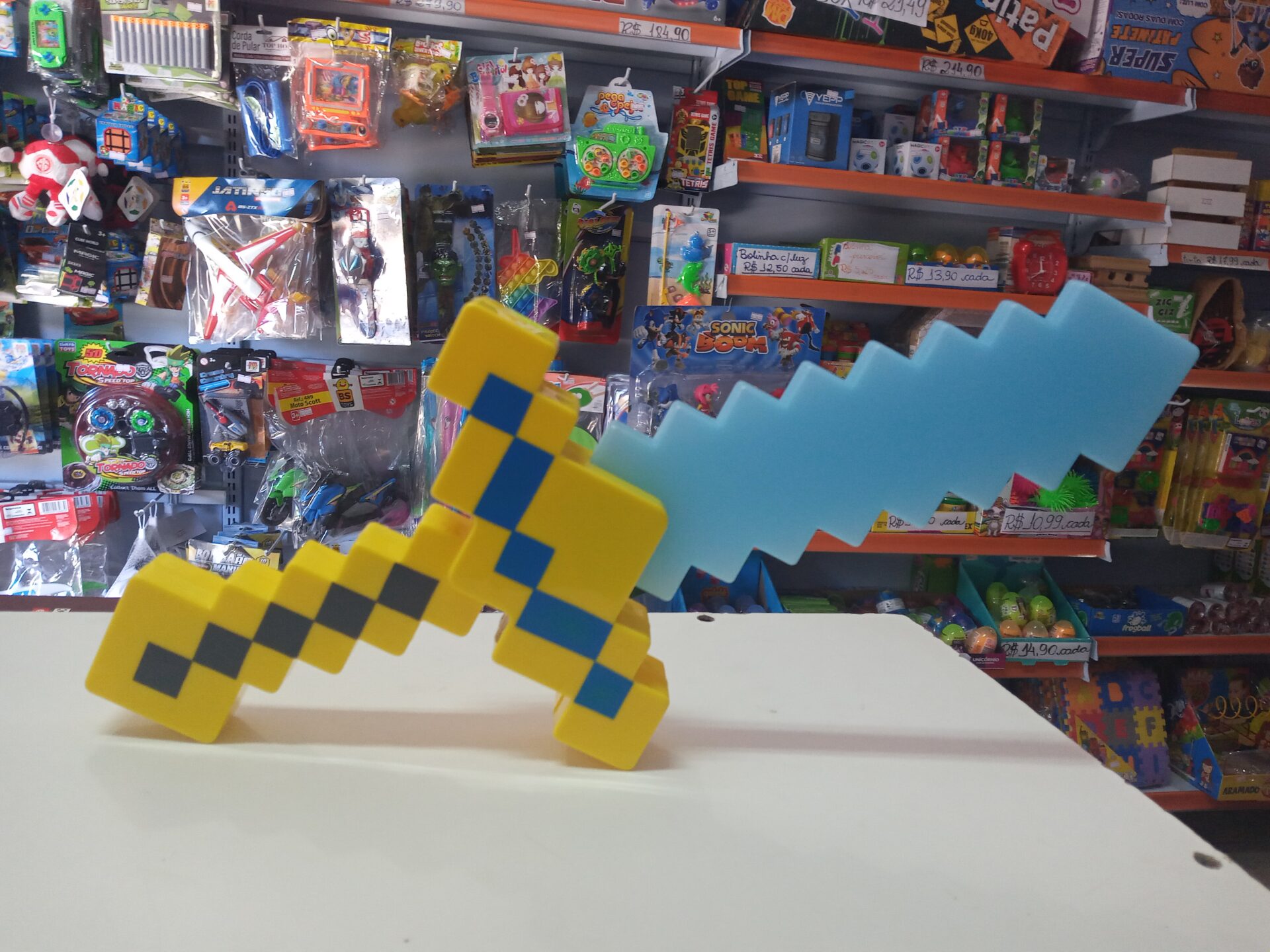 Espadinha do Minecraft com Som Luz e Sensor de Movimento - M&J VARIEDADES -  Carrinho de Brinquedo - Magazine Luiza