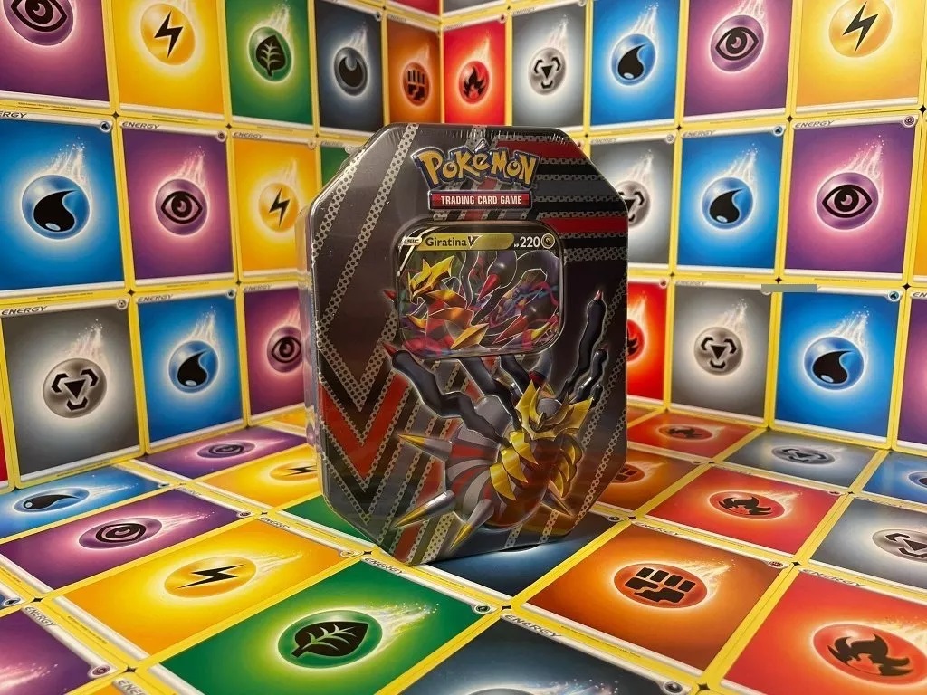 Lata Pokémon Tcg Giratina V Potencial oculto Copag