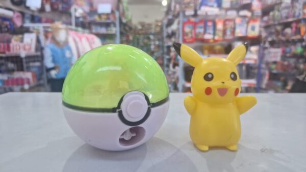 Cartela Personagem com Pokebola que gira a parte interna e libera as bolinhas com 8 acessórios - Image 5