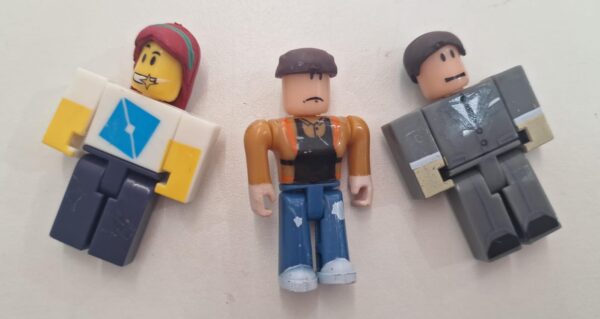 Cartela com 12 Bonecos, Personagem - Image 3