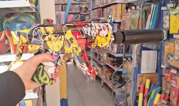Arma automática recarregável de bolinha de gel, Com luzes quando atira e laser - Image 3