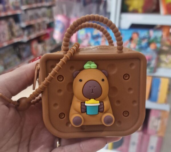 Bolsa de Capivara 7 cm  x 9 cm de silicone - Image 3