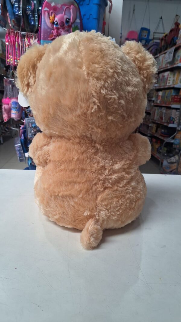 Urso de Pelucia com Coração Bege 40 cm x 30 cm - Image 3
