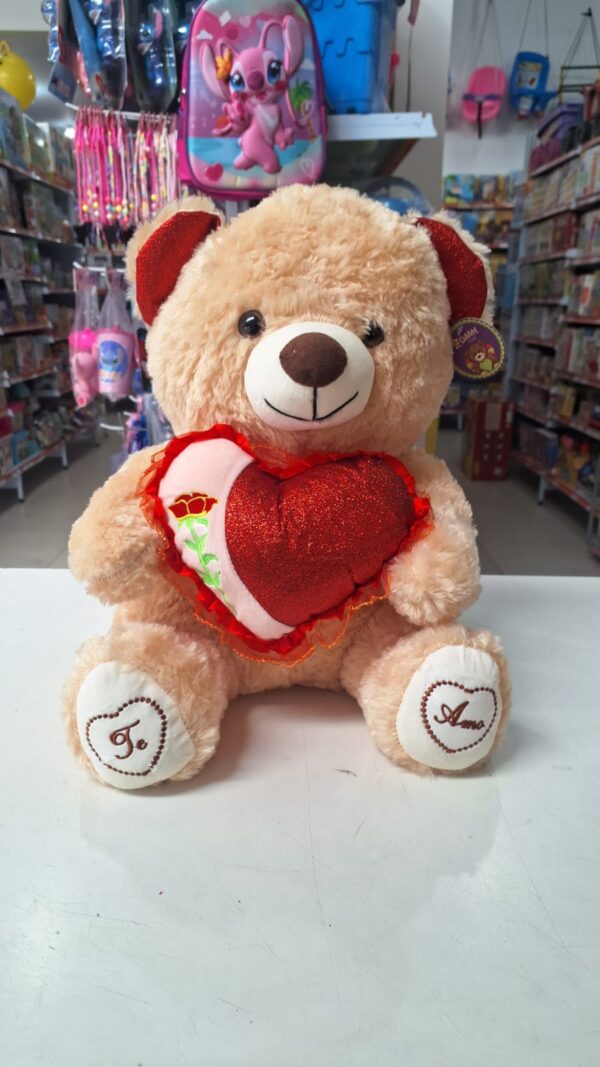 Urso de Pelucia com Coração Bege 40 cm x 30 cm - Image 5