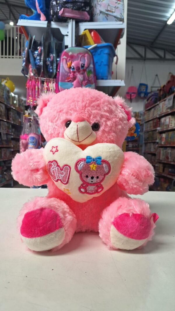 Urso de Pelucia com Coração Rosa  29 cm x 20 cm - Image 5