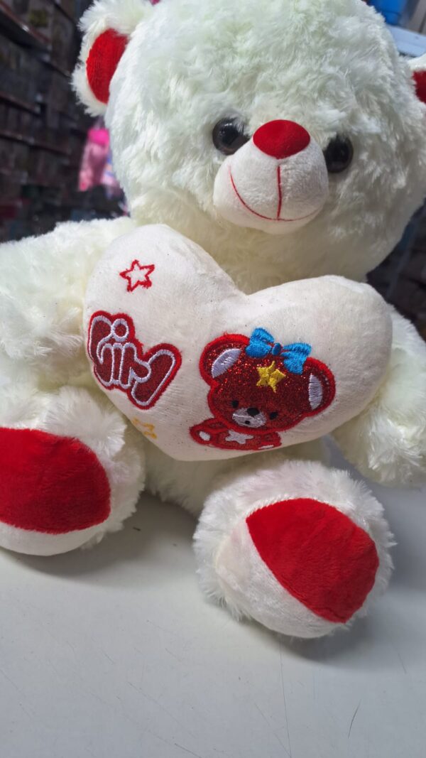 Urso de Pelucia com Coração Branco  29 cm x 20 cm - Image 2